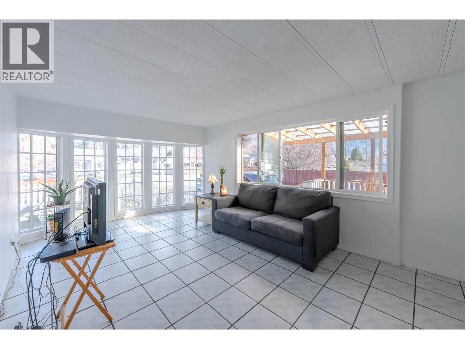  411 6th Avenue, Keremeos