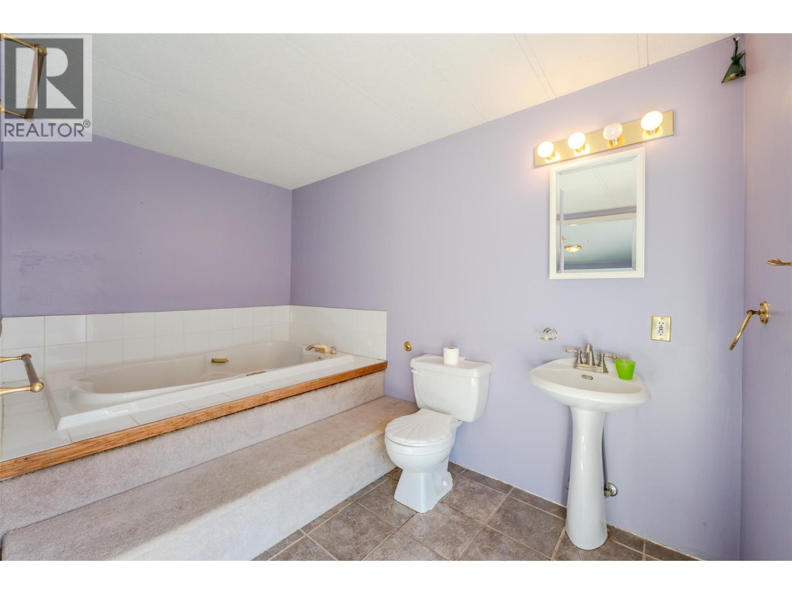  411 6th Avenue, Keremeos