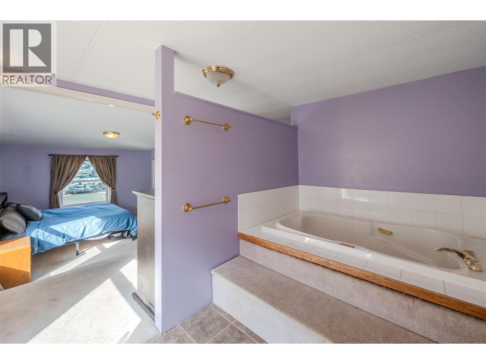  411 6th Avenue, Keremeos