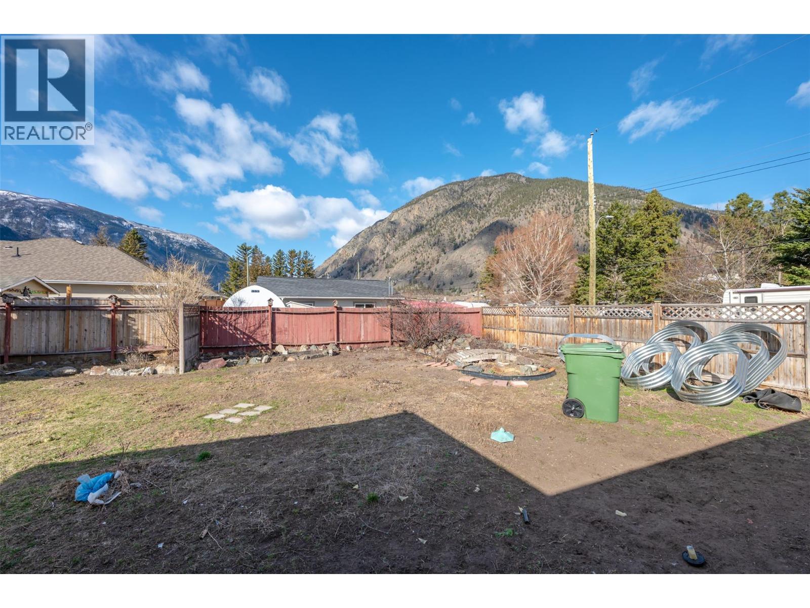  411 6th Avenue, Keremeos