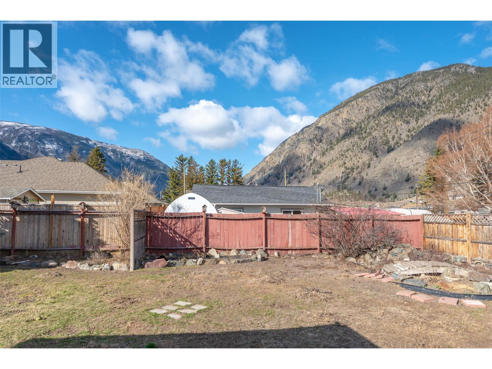  411 6th Avenue, Keremeos