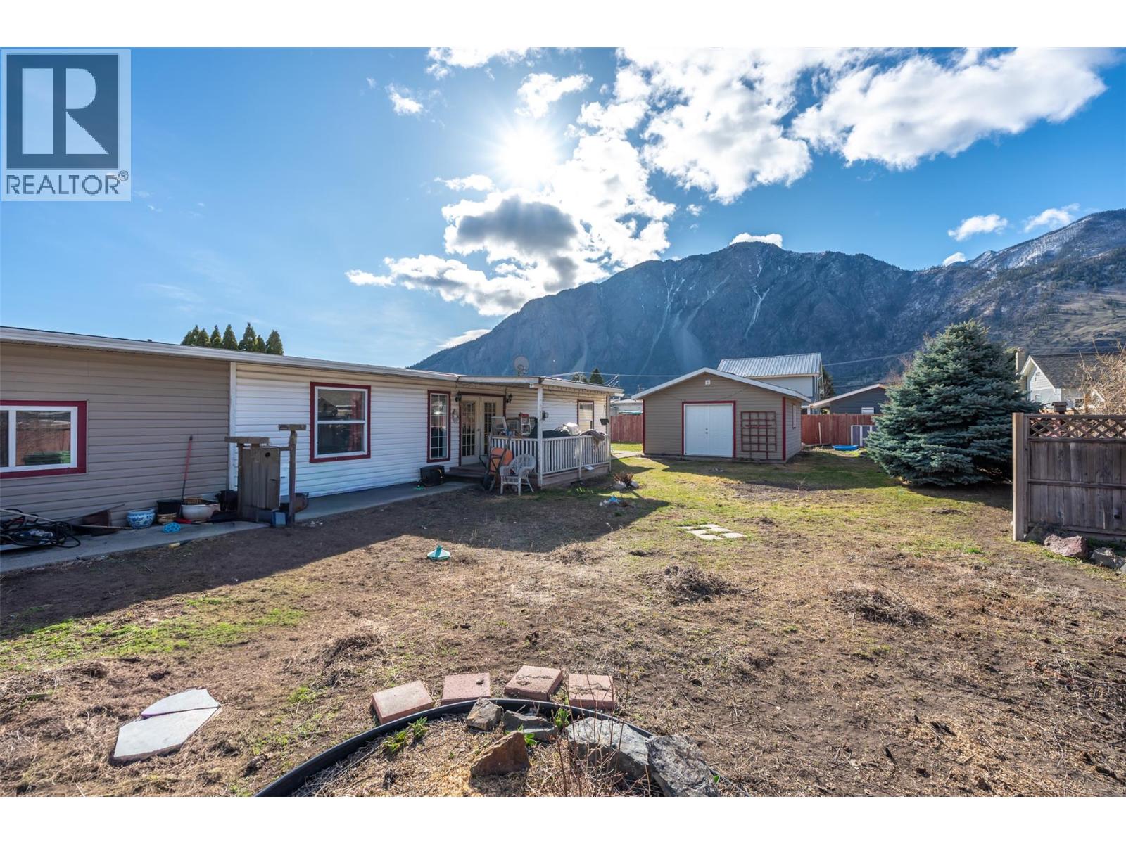  411 6th Avenue, Keremeos