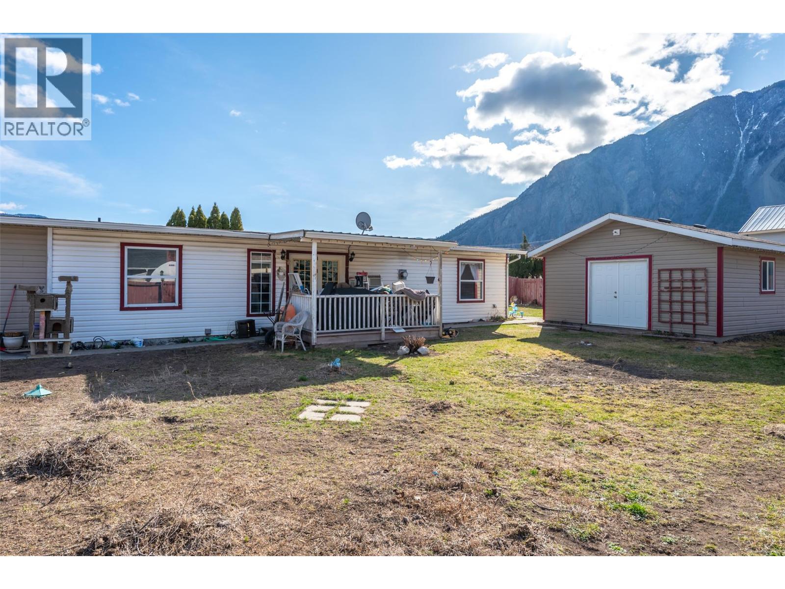  411 6th Avenue, Keremeos