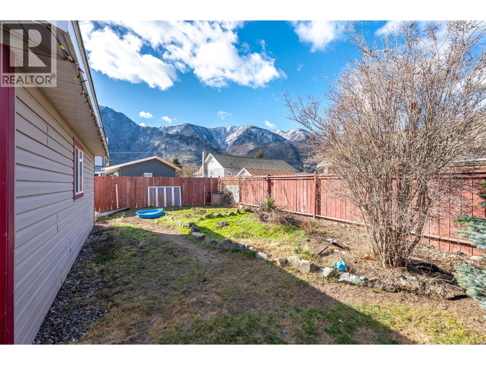 411 6th Avenue, Keremeos