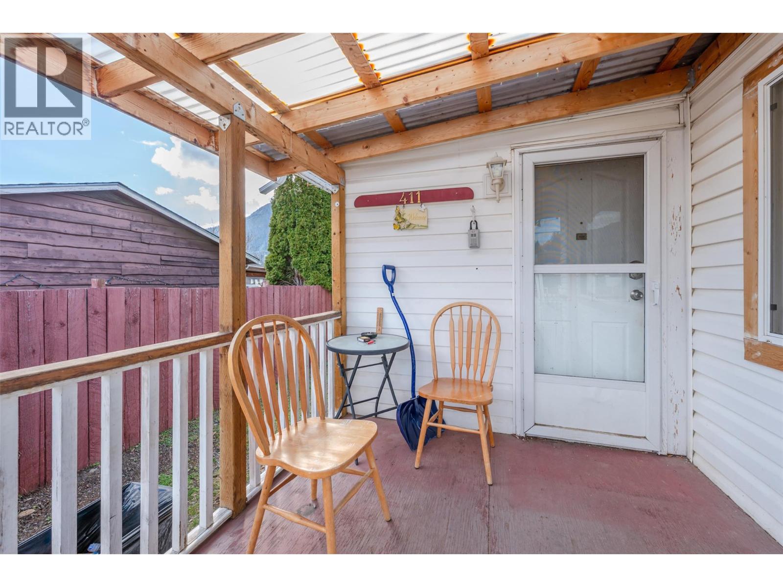  411 6th Avenue, Keremeos