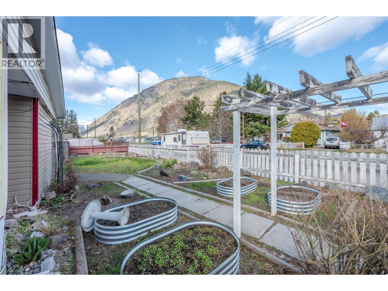  411 6th Avenue, Keremeos