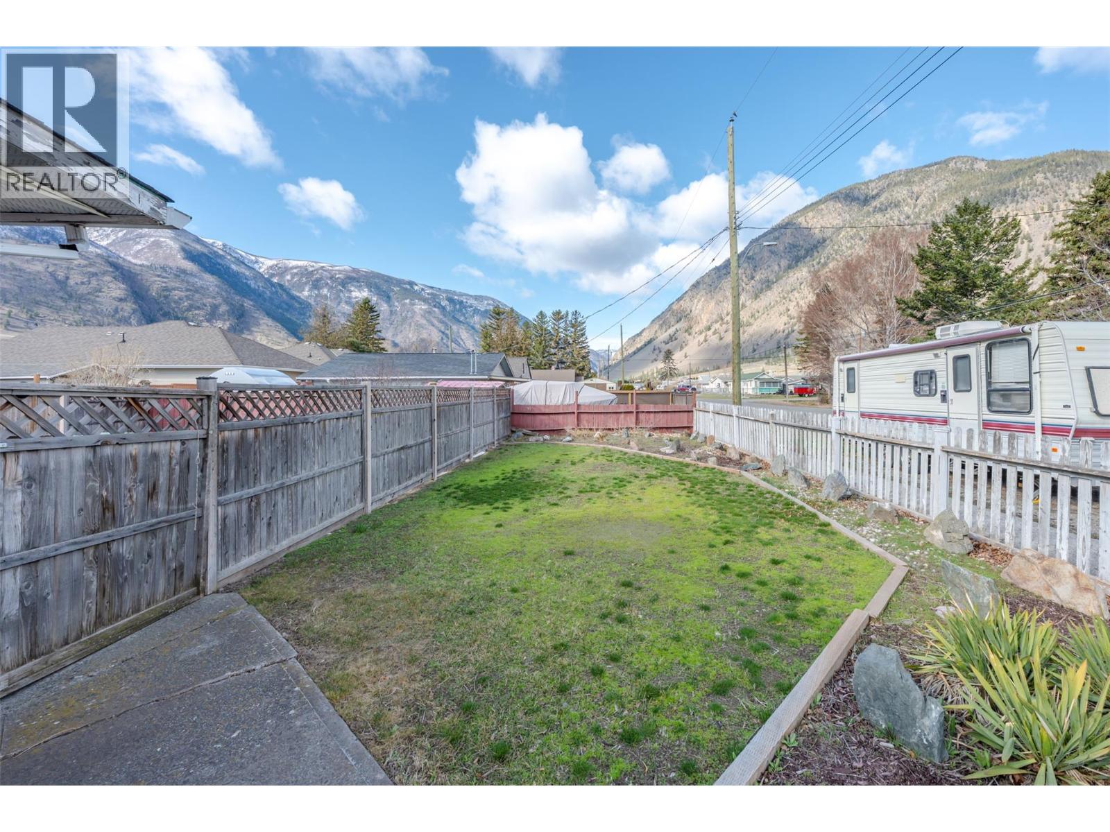  411 6th Avenue, Keremeos
