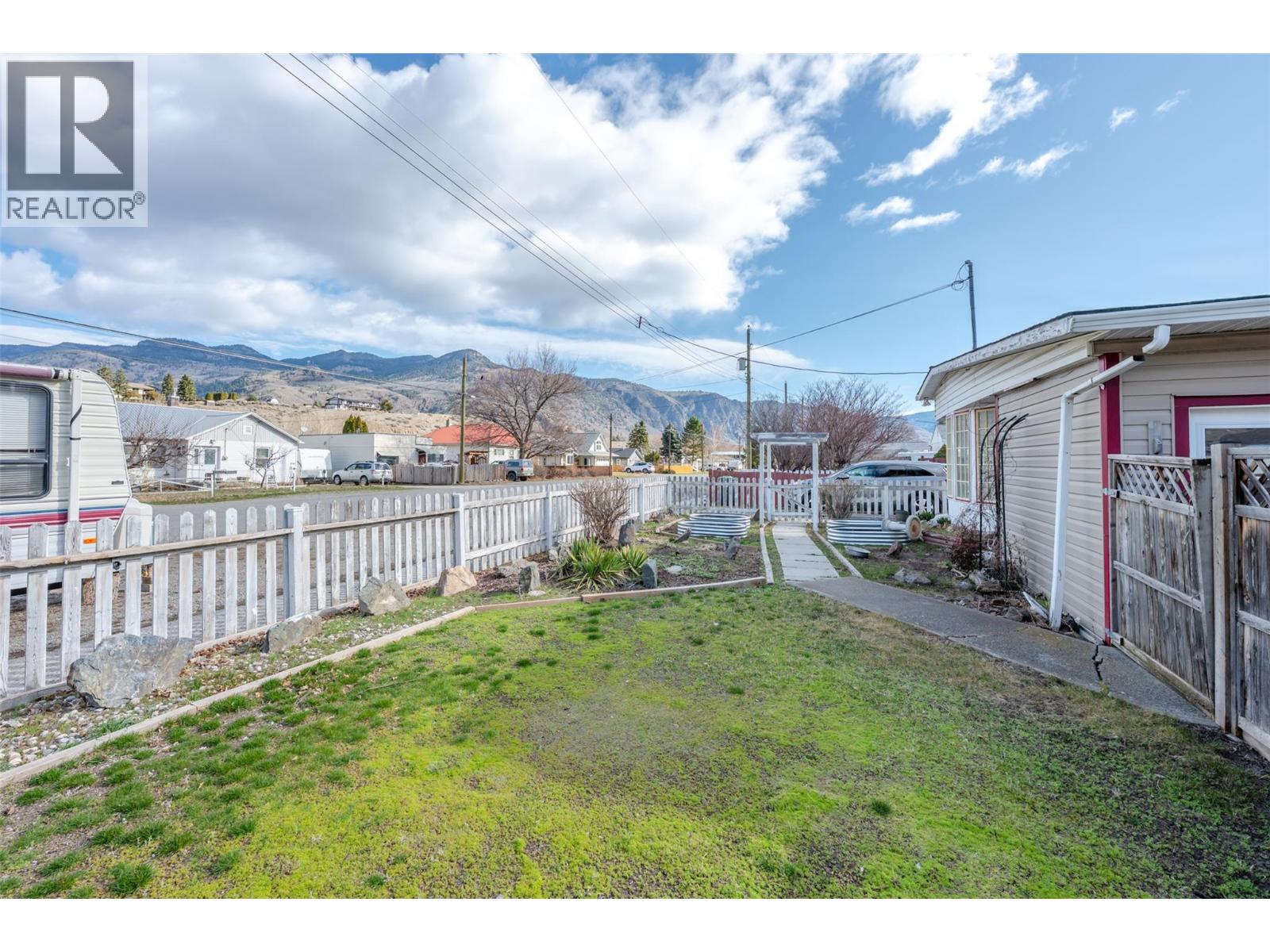  411 6th Avenue, Keremeos