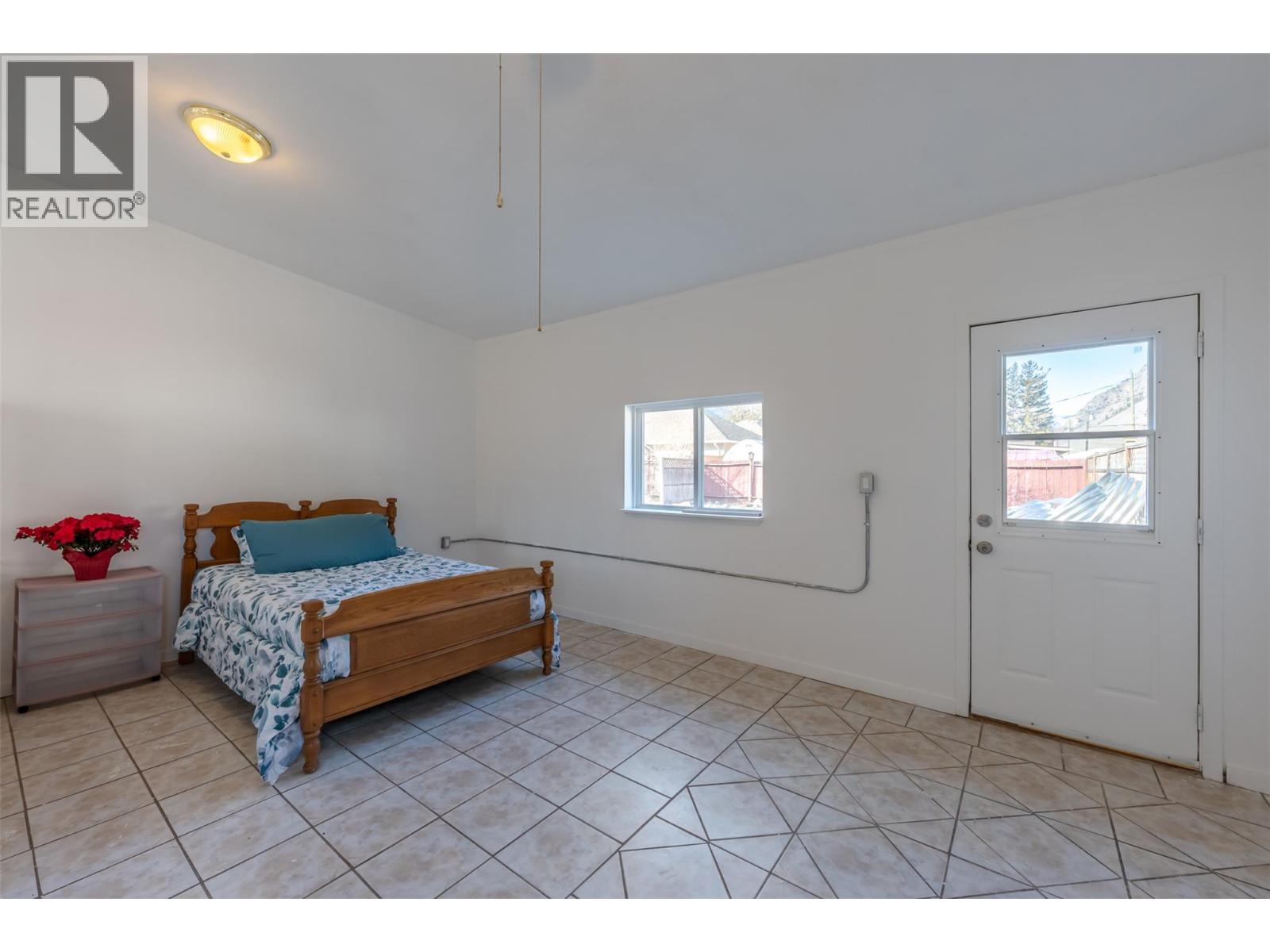  411 6th Avenue, Keremeos