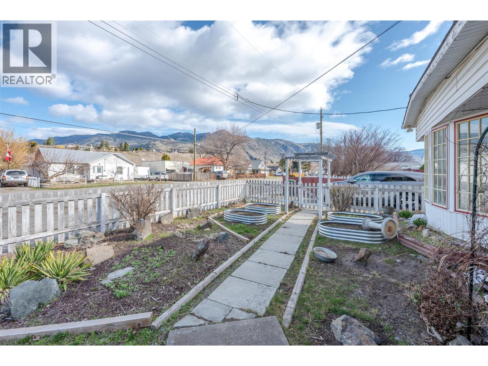  411 6th Avenue, Keremeos