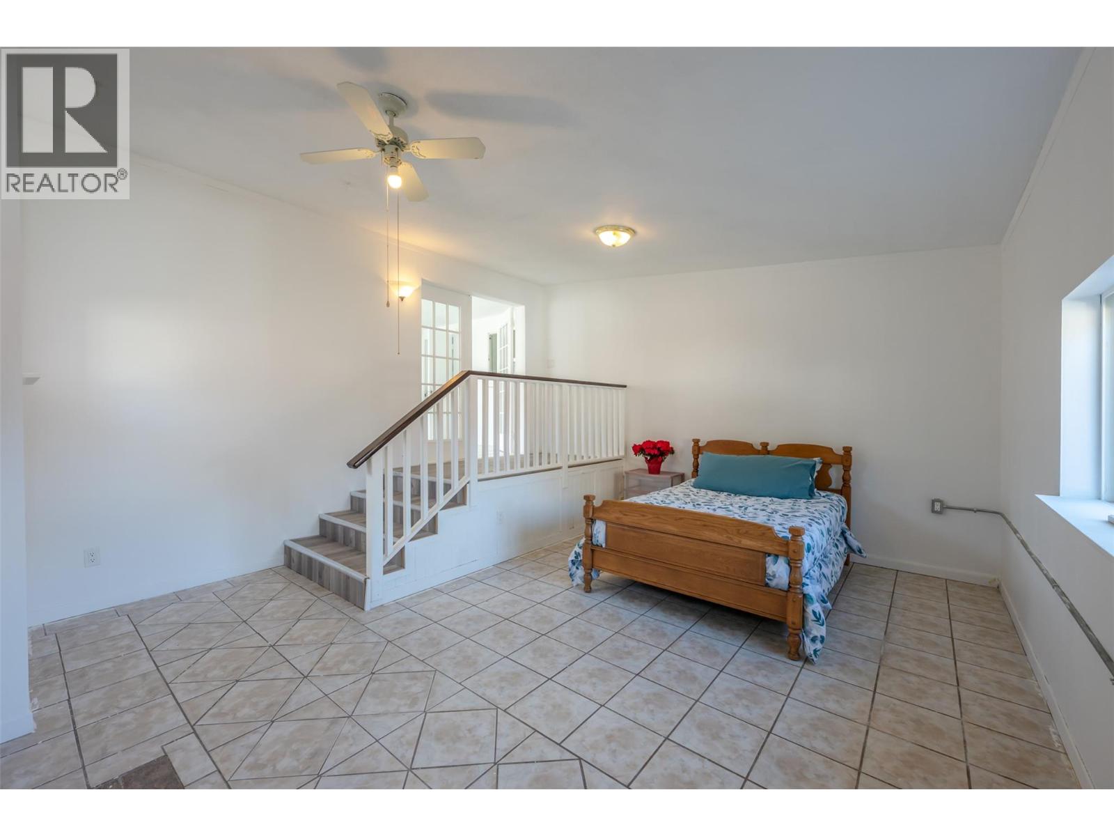  411 6th Avenue, Keremeos