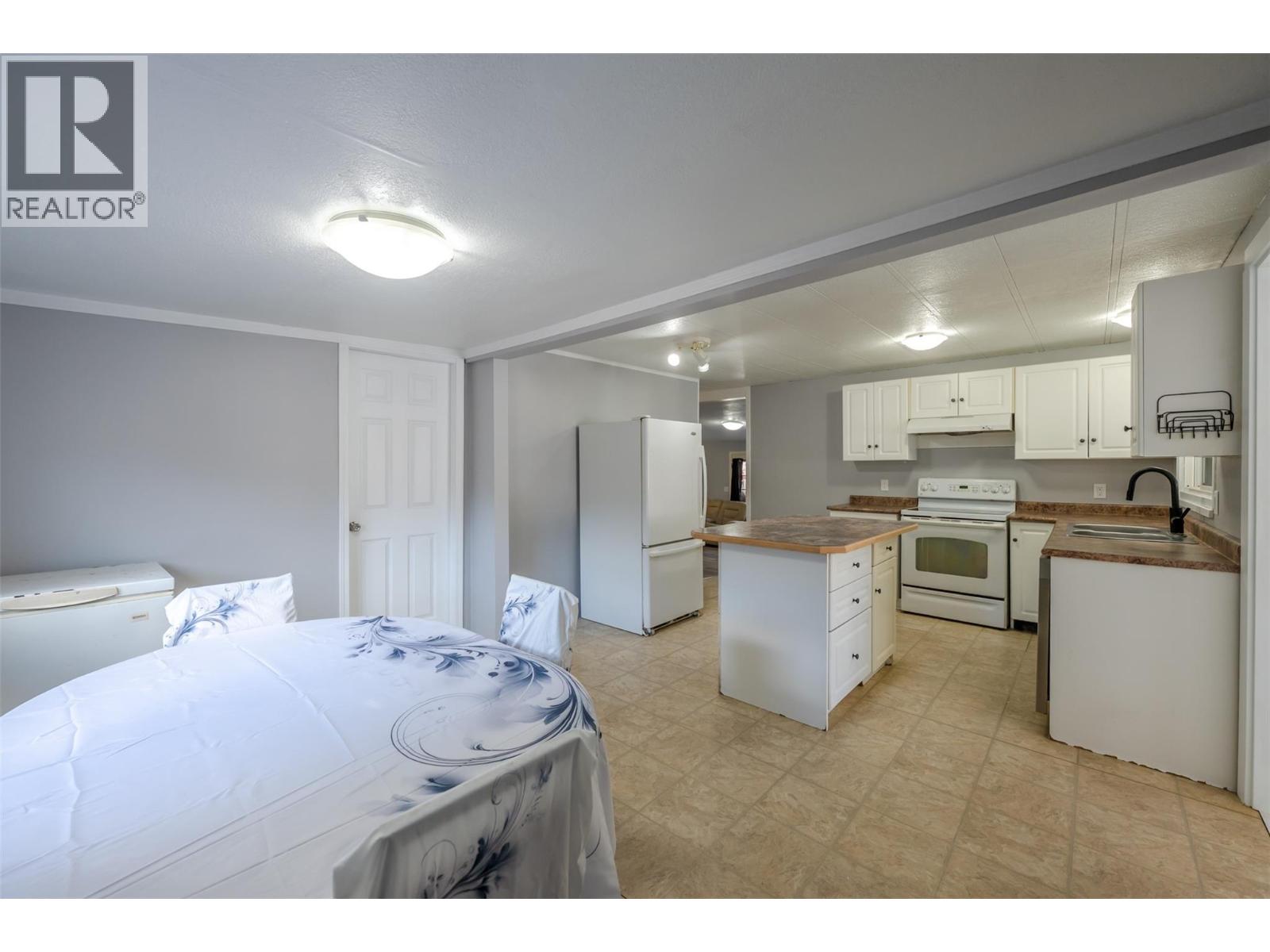  411 6th Avenue, Keremeos