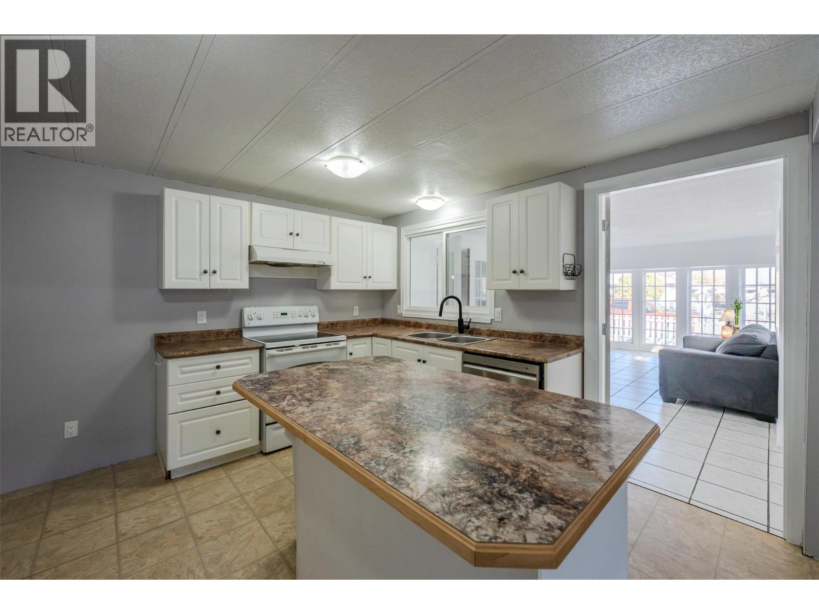  411 6th Avenue, Keremeos