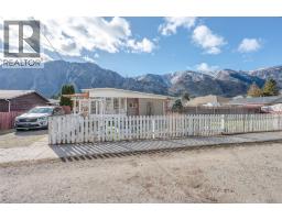 411 6th Avenue, Keremeos