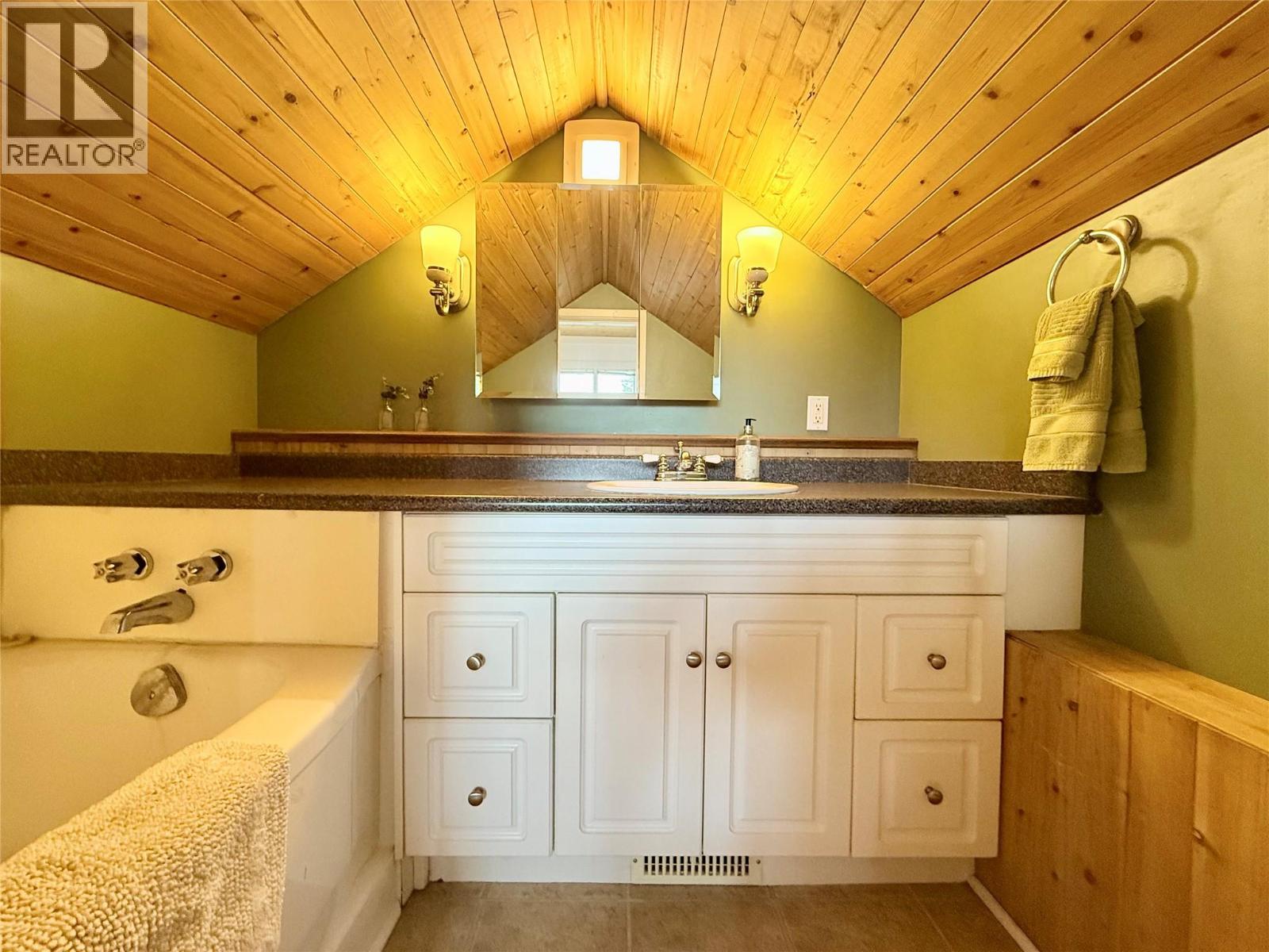 317 4TH Avenue S, Cranbrook