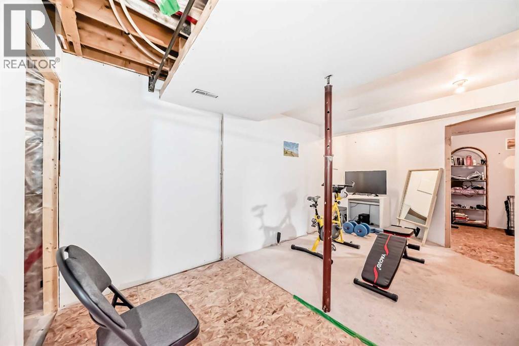 Single Family House for Sale in  Martinvalley Way NE Martindale Calgary 