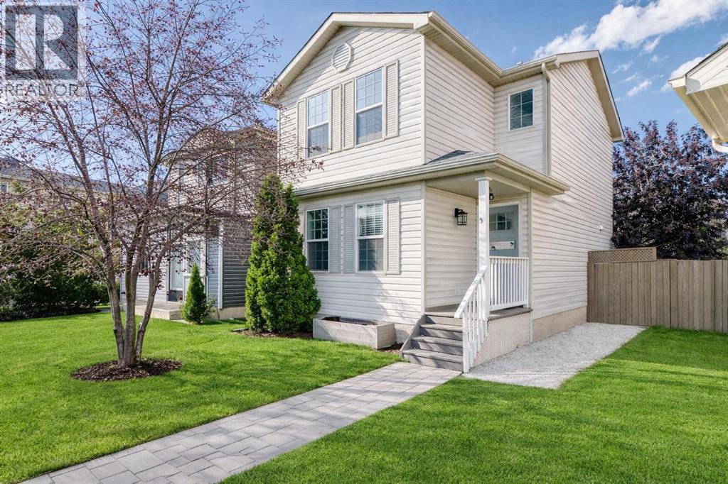 Single Family House for Sale in  Martinvalley Way NE Martindale Calgary 