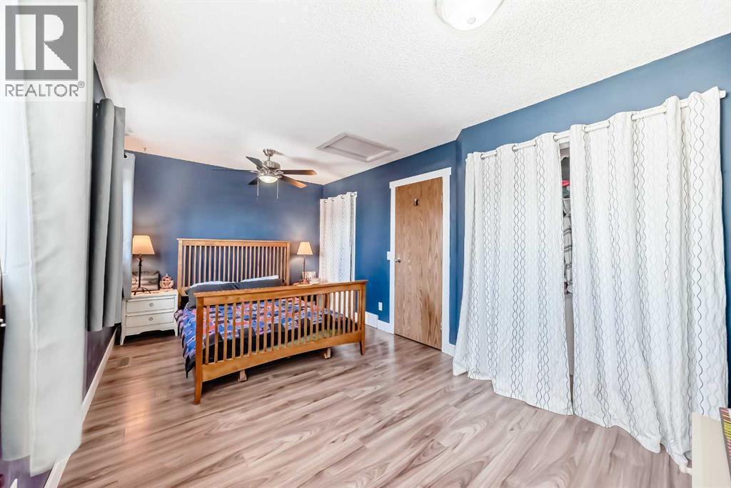 Single Family House for Sale in  Martinvalley Way NE Martindale Calgary 