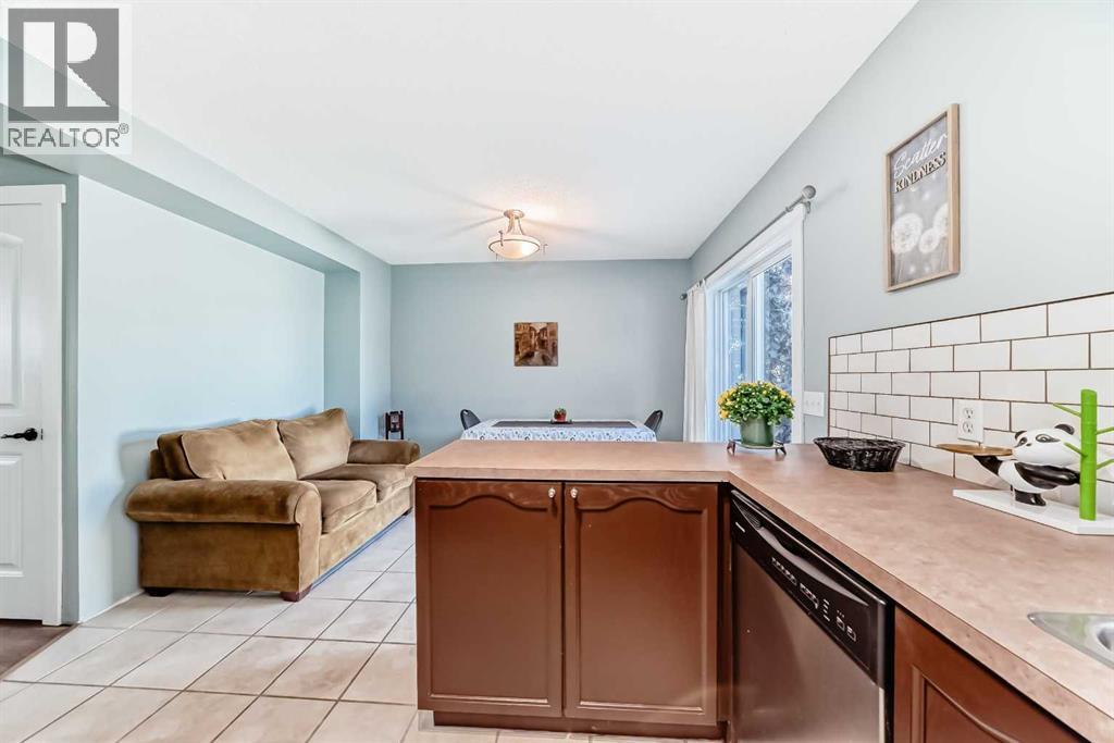 Single Family House for Sale in  Martinvalley Way NE Martindale Calgary 