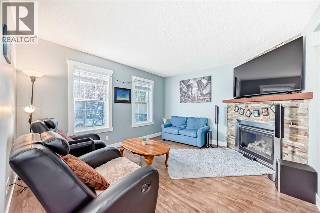 Single Family House for Sale in  Martinvalley Way NE Martindale Calgary 