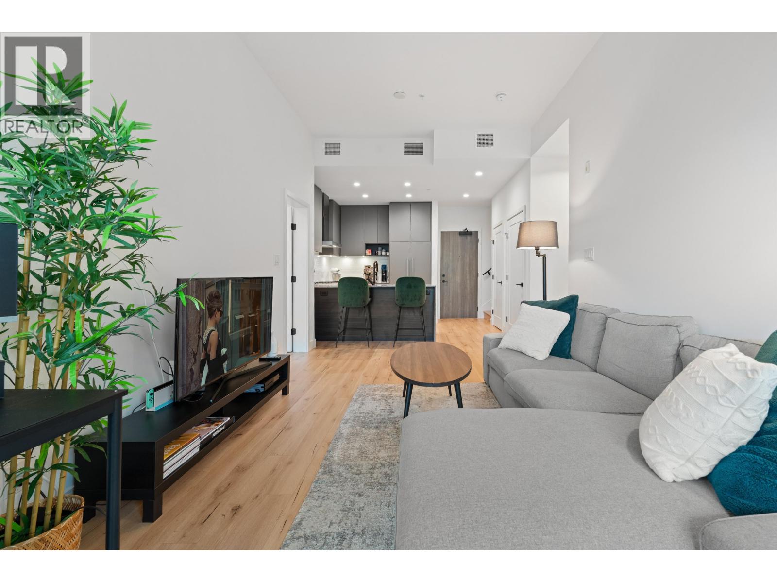 621 3131 MURRAY STREET, Port Moody