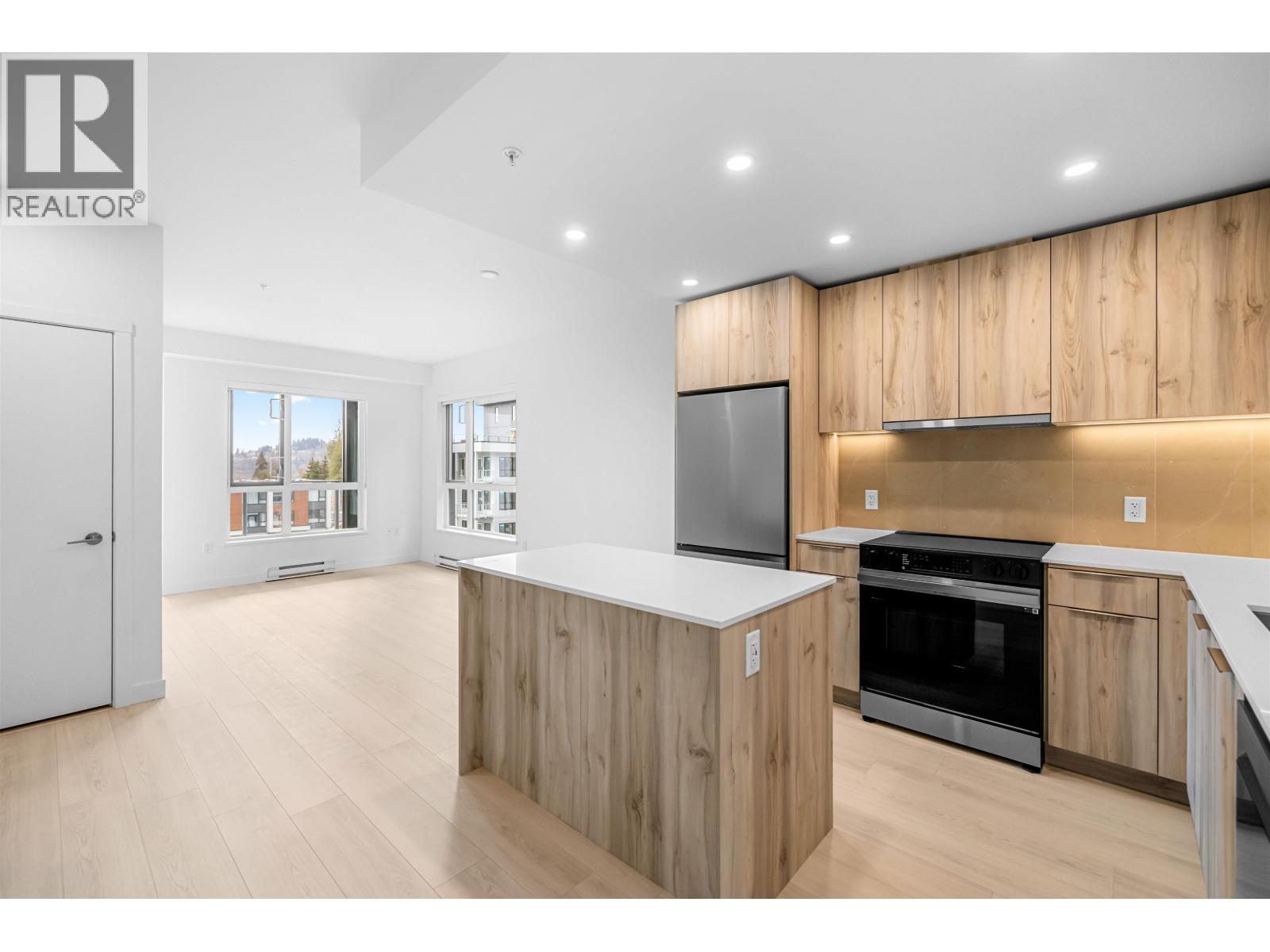 408 3596 MALSUM DRIVE, North Vancouver