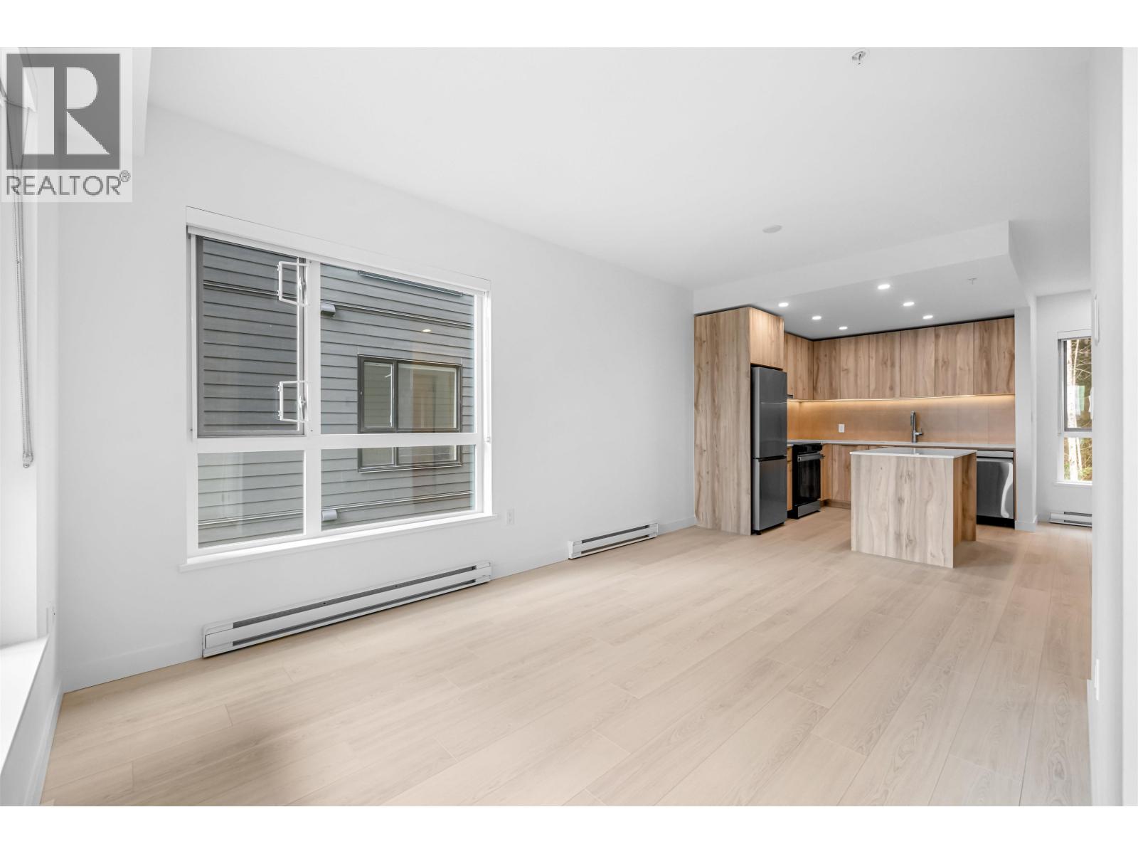 408 3596 MALSUM DRIVE, North Vancouver