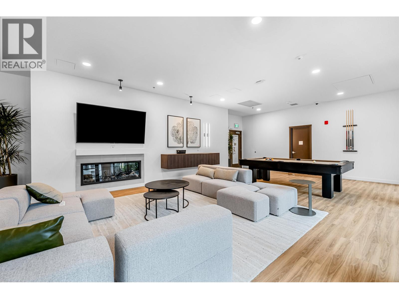 408 3596 MALSUM DRIVE, North Vancouver