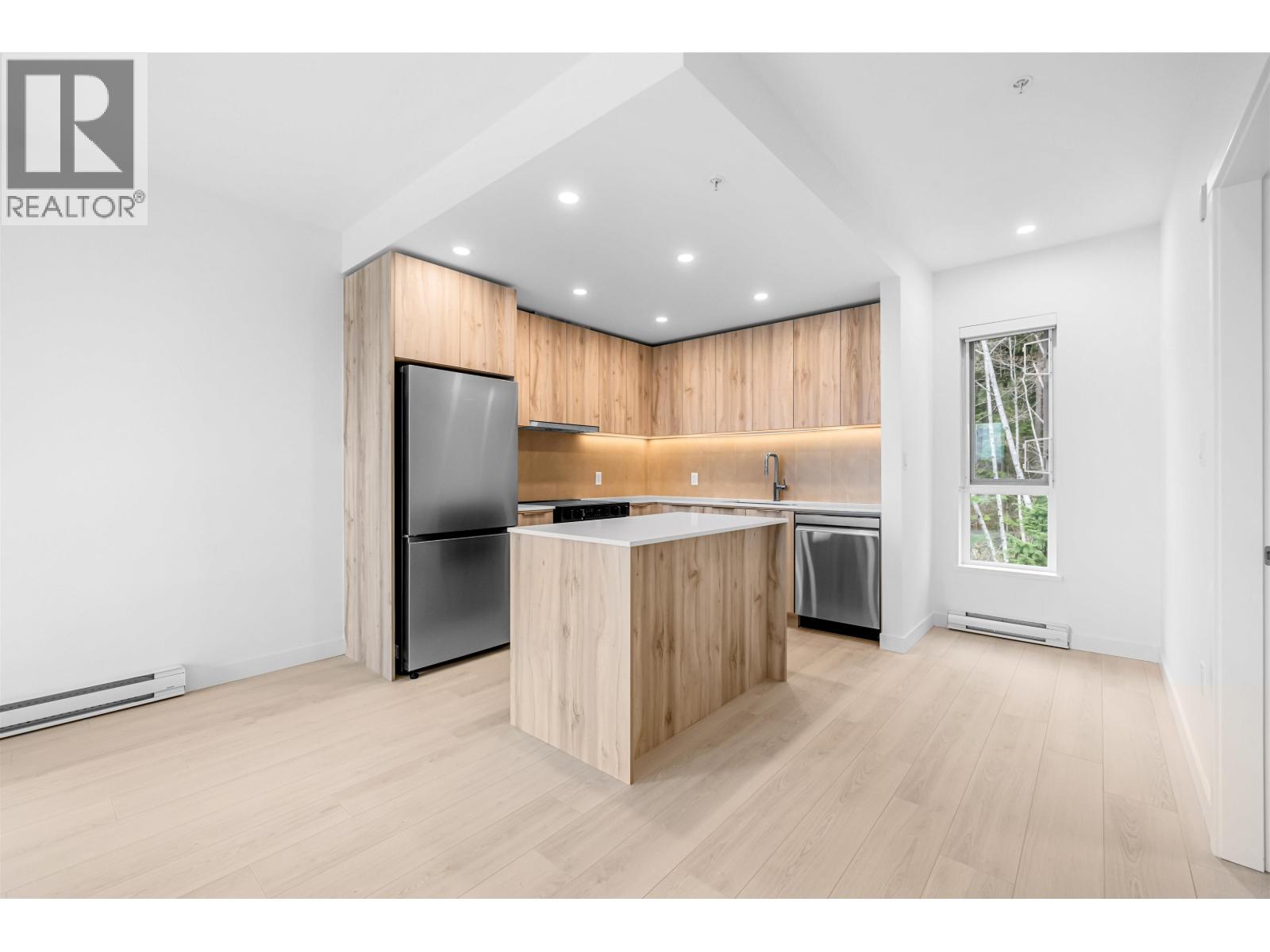 408 3596 MALSUM DRIVE, North Vancouver