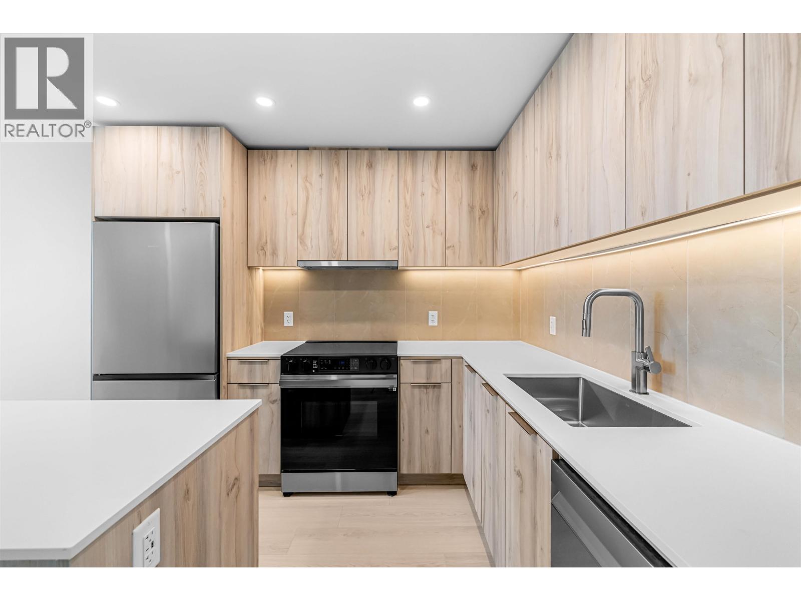 408 3596 MALSUM DRIVE, North Vancouver