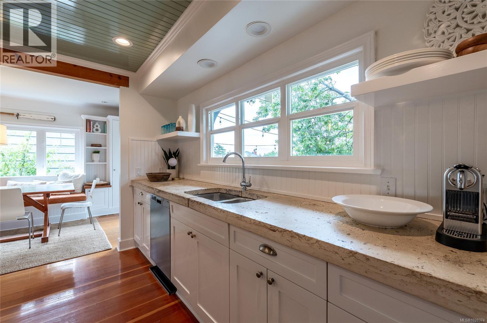 2709 BURDICK AVE - 18