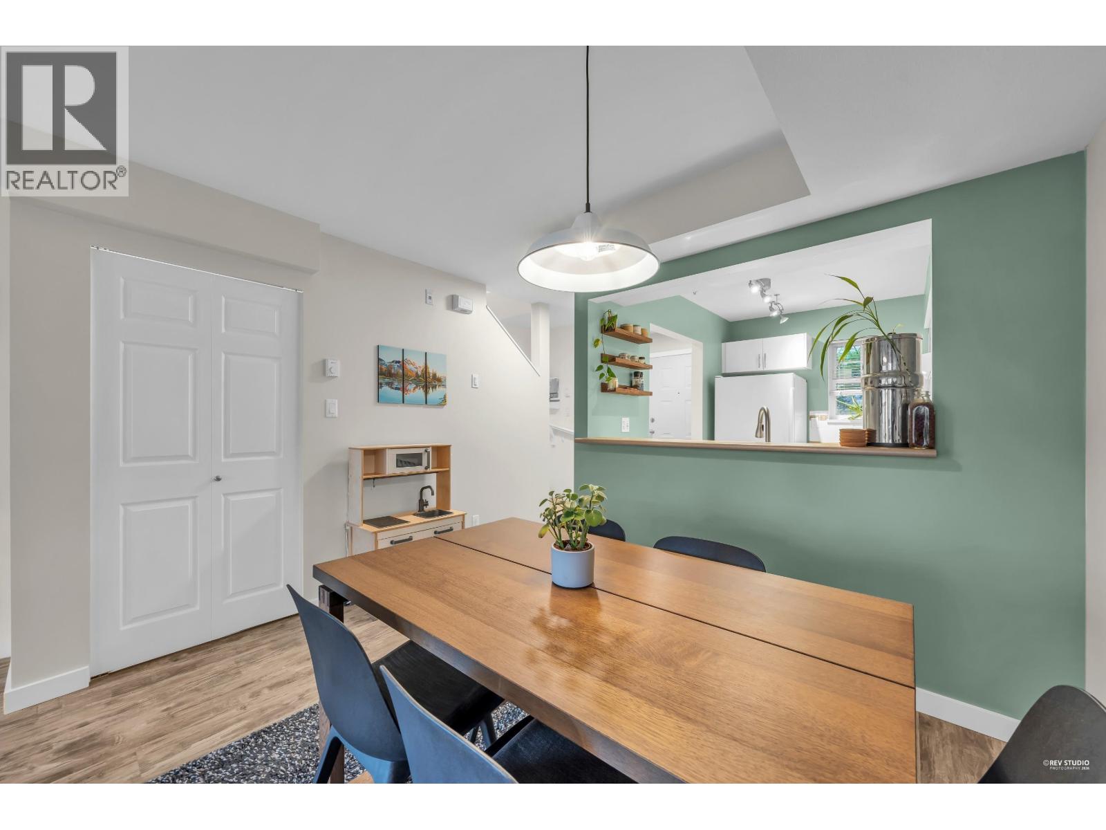 19 123 SEVENTH STREET, New Westminster