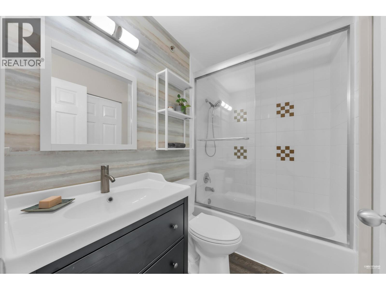 19 123 SEVENTH STREET, New Westminster