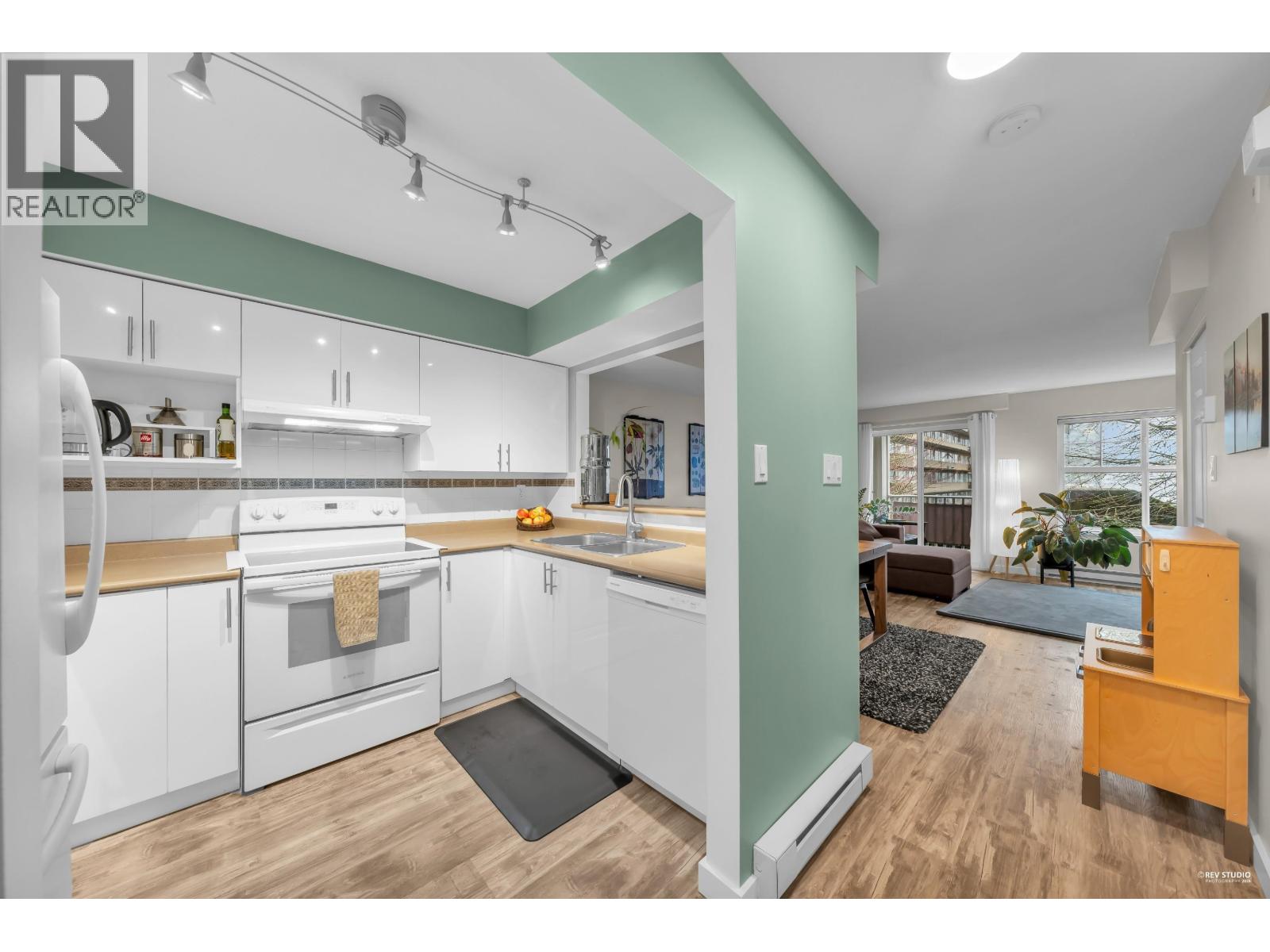 19 123 SEVENTH STREET, New Westminster