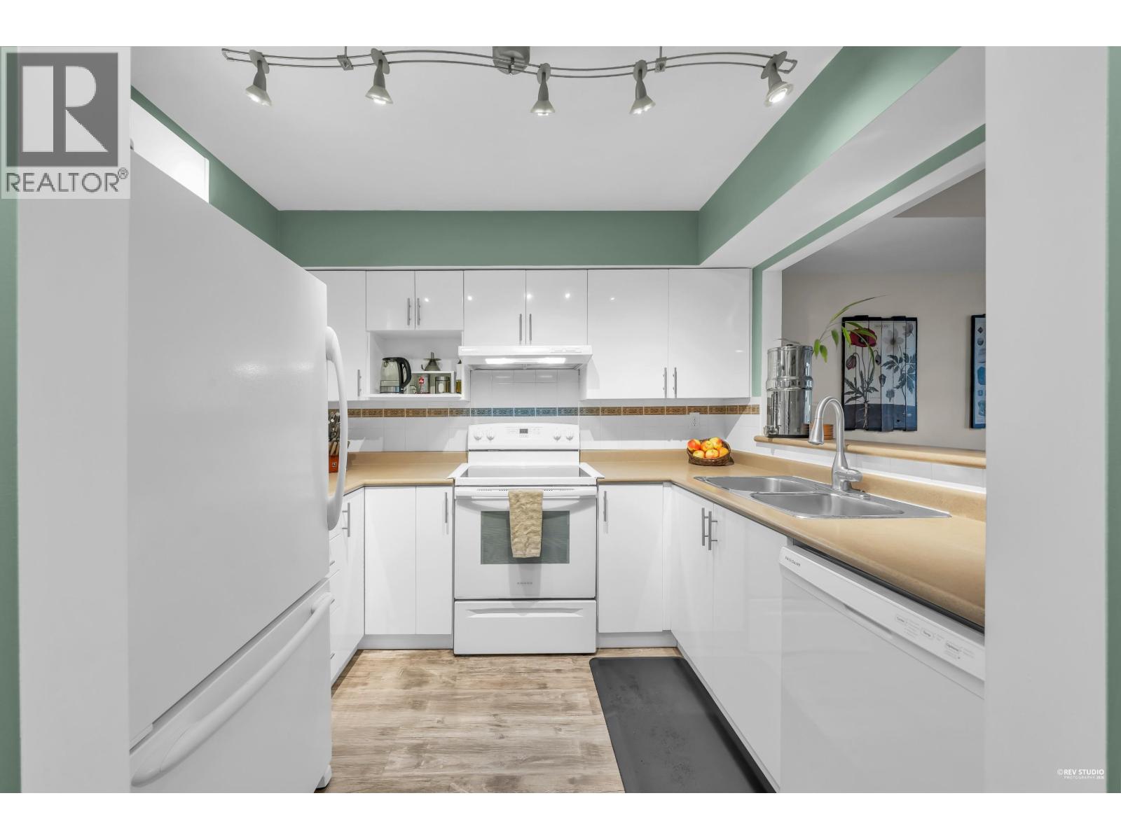 19 123 SEVENTH STREET, New Westminster