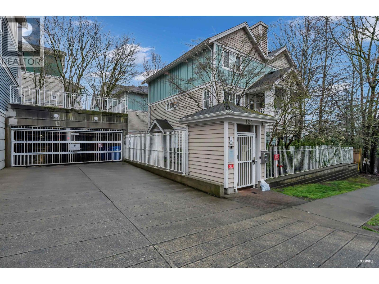 19 123 SEVENTH STREET, New Westminster