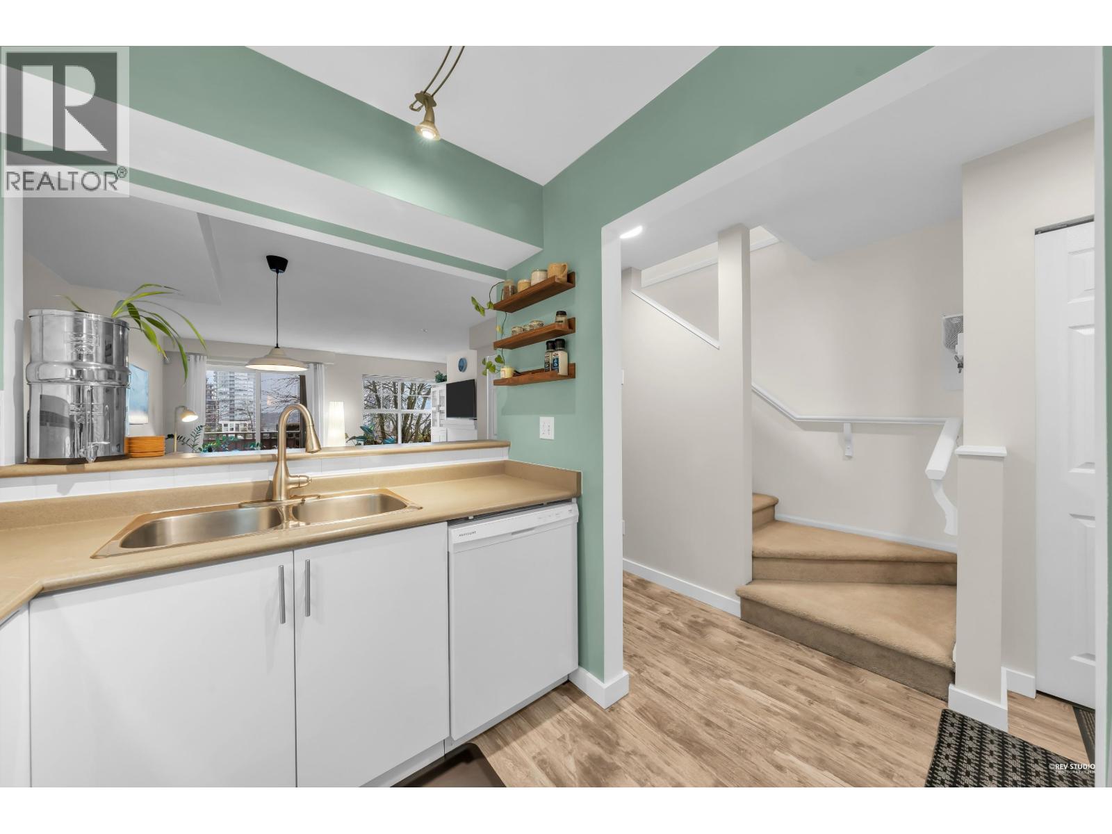 19 123 SEVENTH STREET, New Westminster