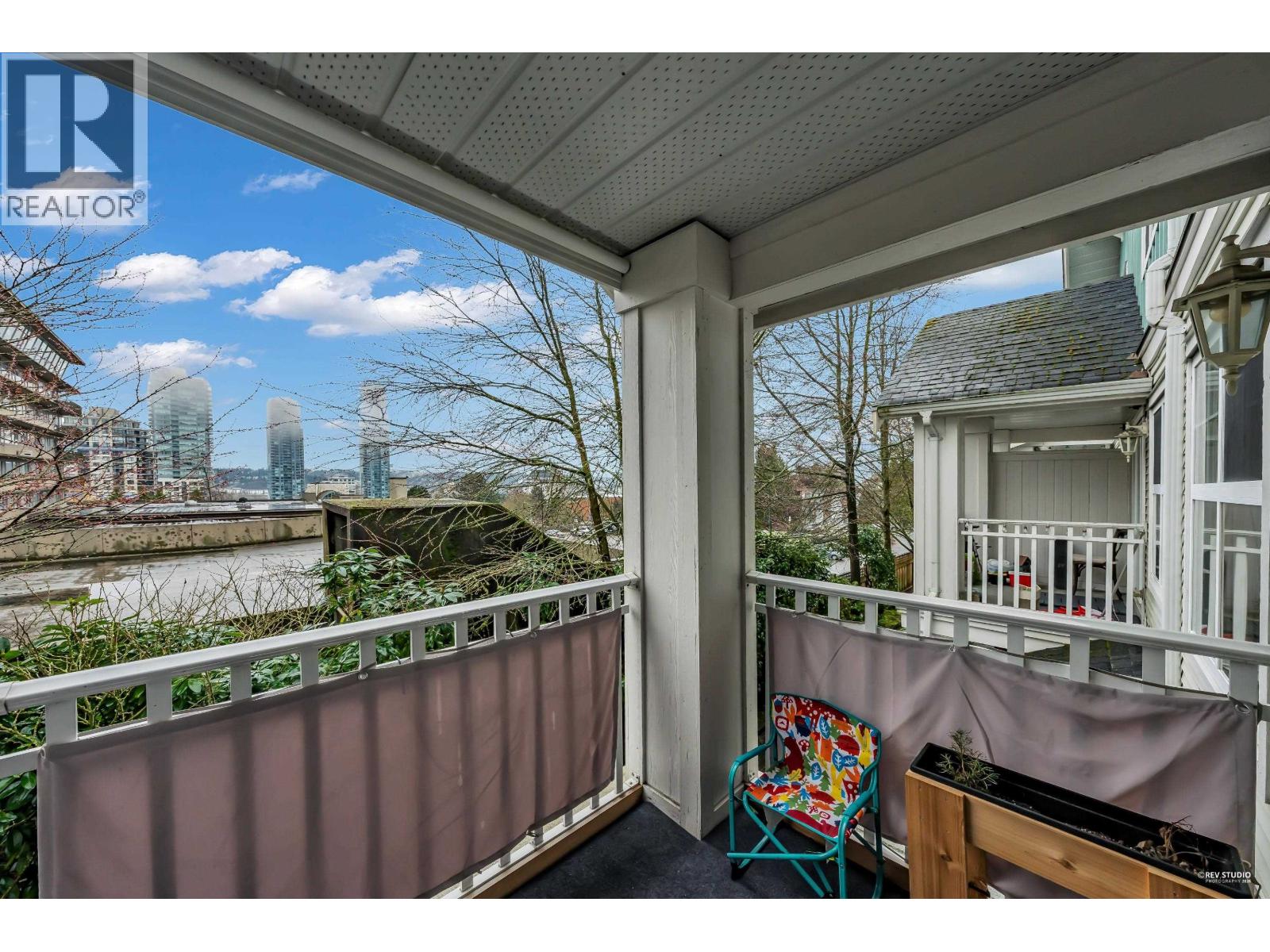 19 123 SEVENTH STREET, New Westminster