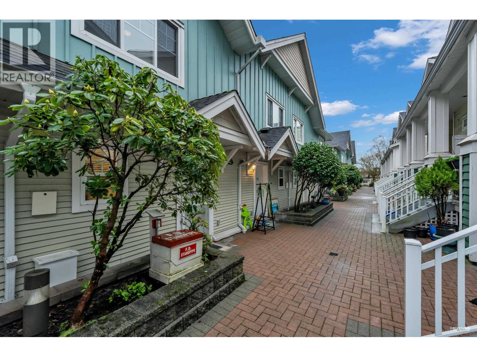 19 123 SEVENTH STREET, New Westminster