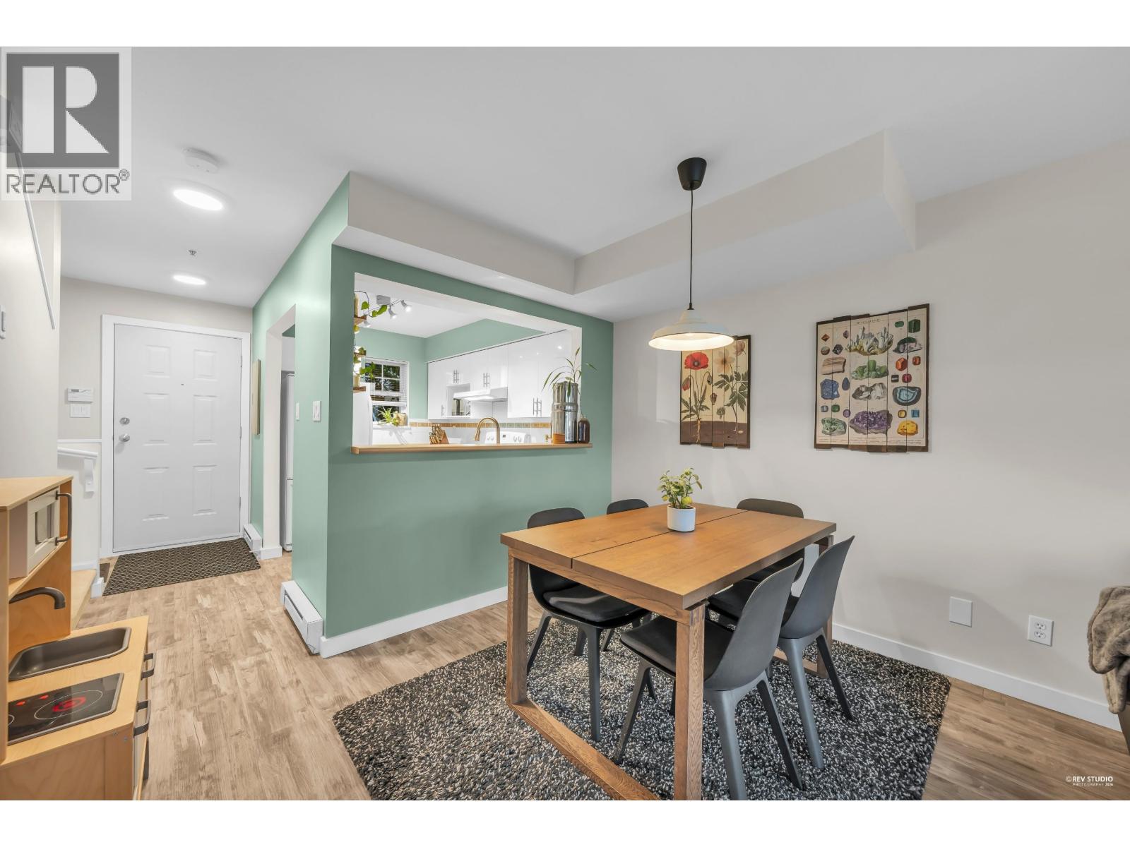 19 123 SEVENTH STREET, New Westminster