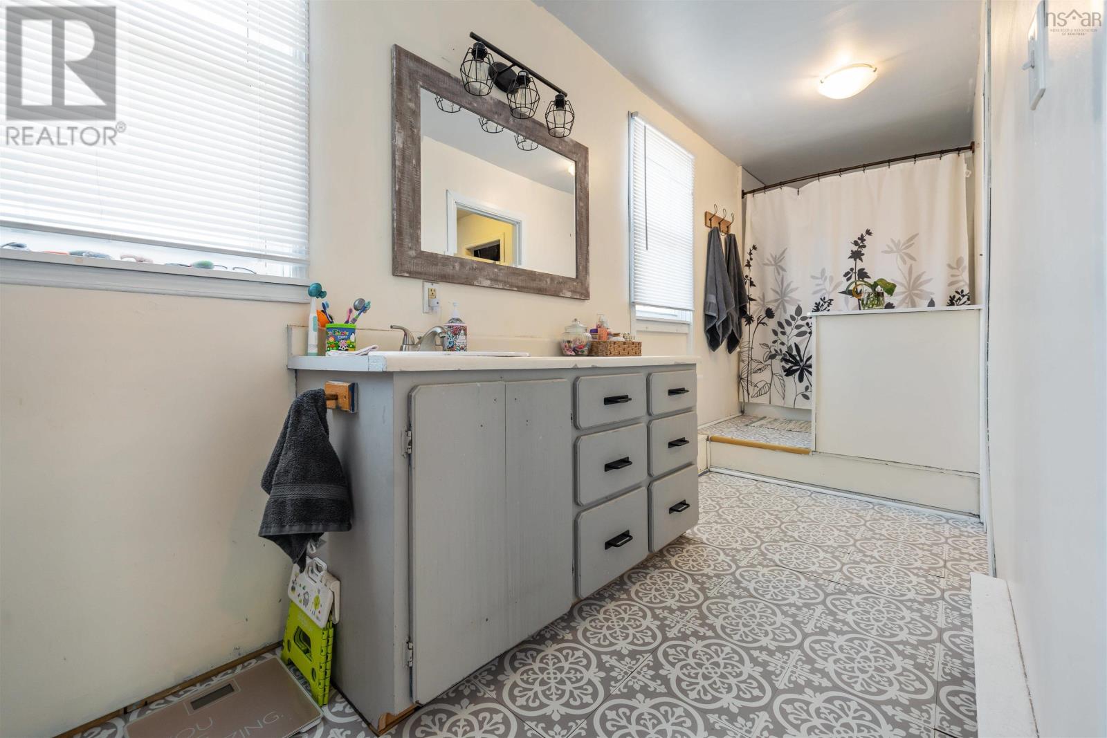 Property 32 of 49 of 2 Davison Street