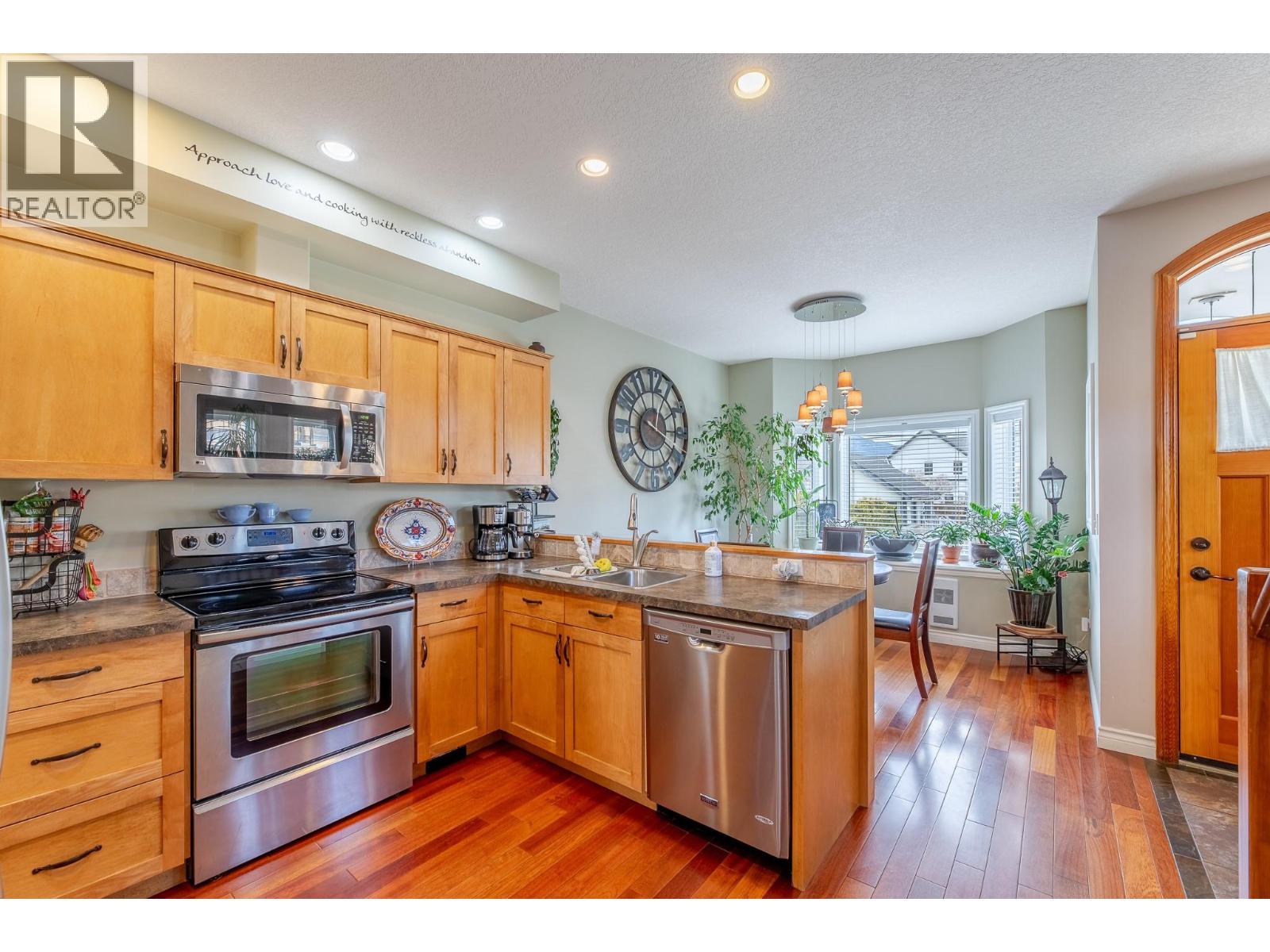 114 Lakeview Street - 3