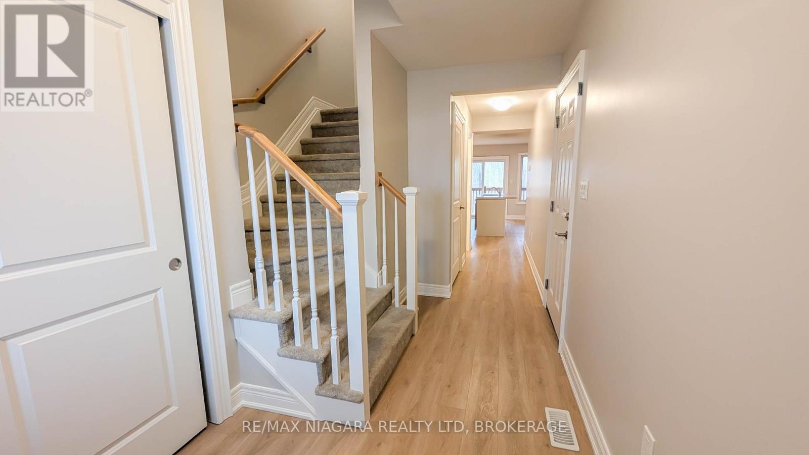 #18 340 PROSPECT POINT ROAD N - 12