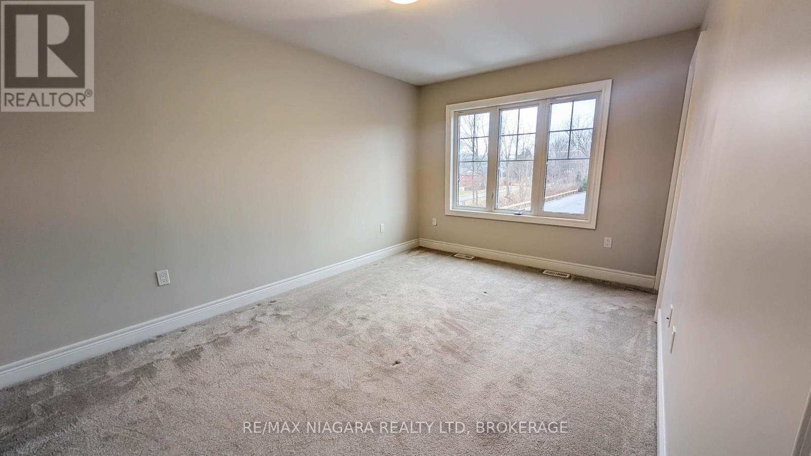 #18 340 PROSPECT POINT ROAD N - 15