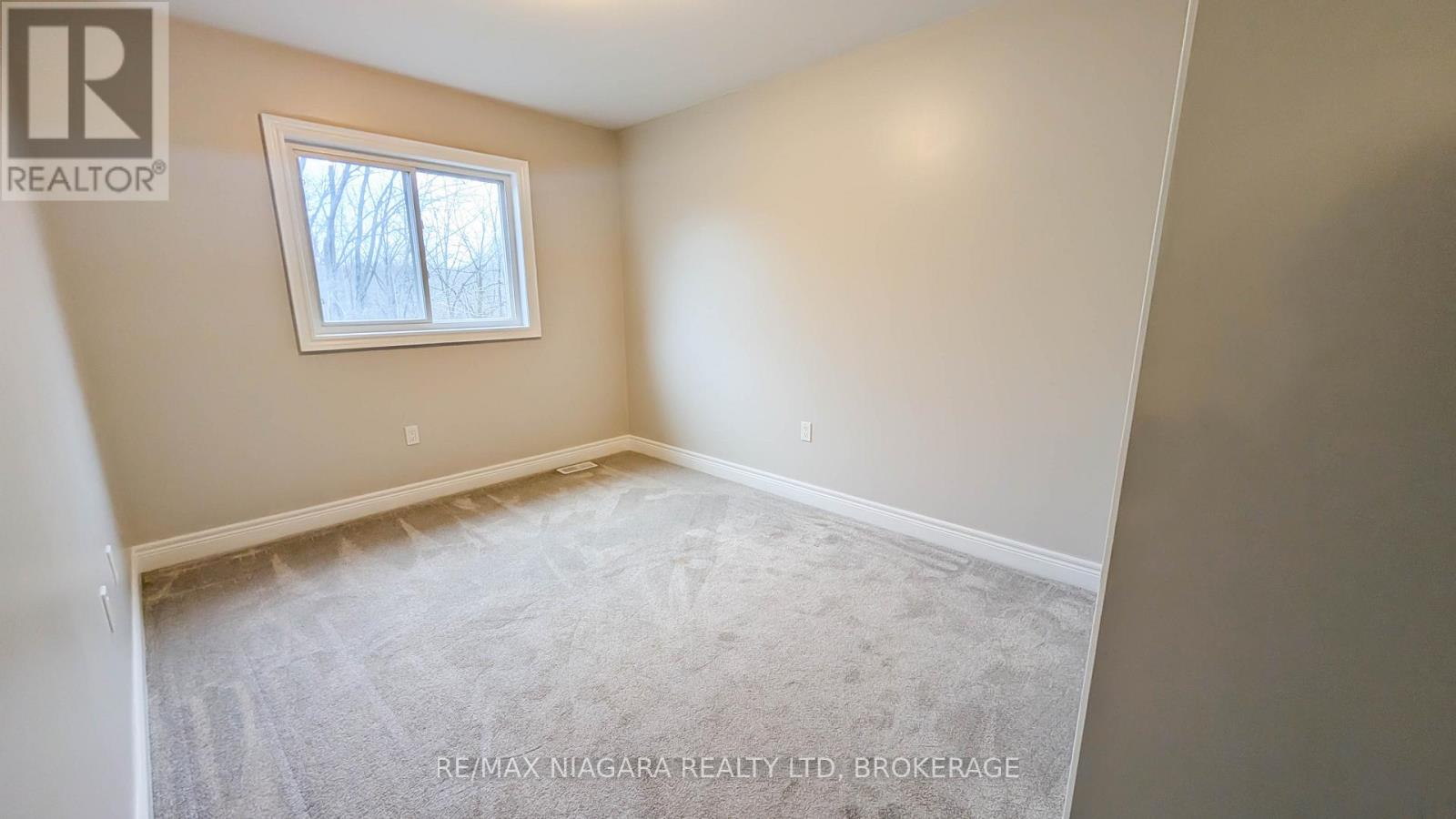 #18 340 PROSPECT POINT ROAD N - 20