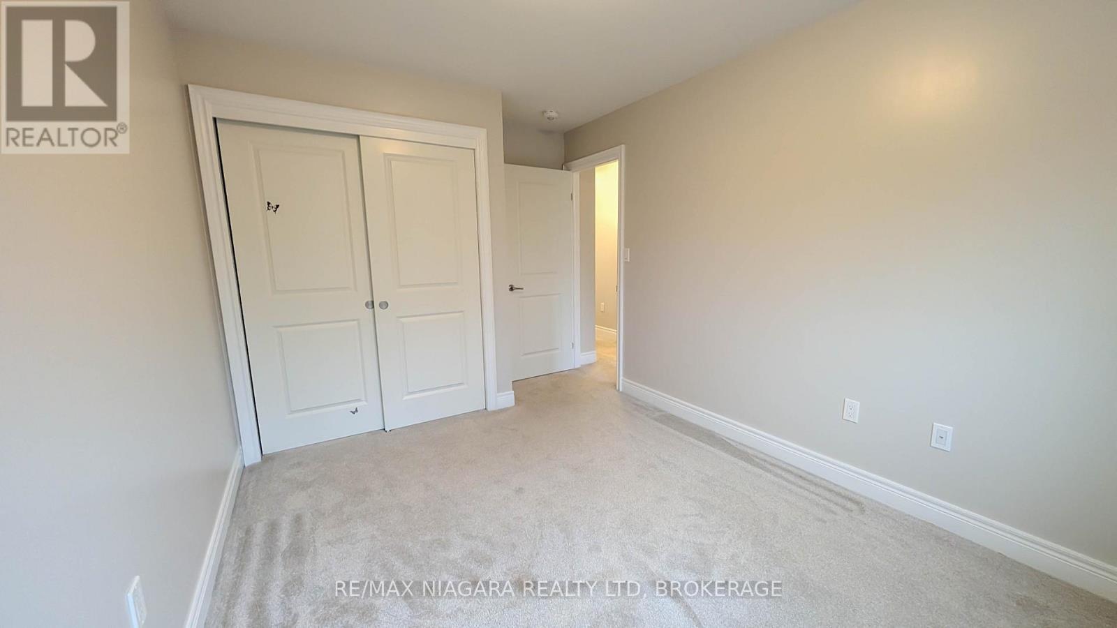 #18 340 PROSPECT POINT ROAD N - 21