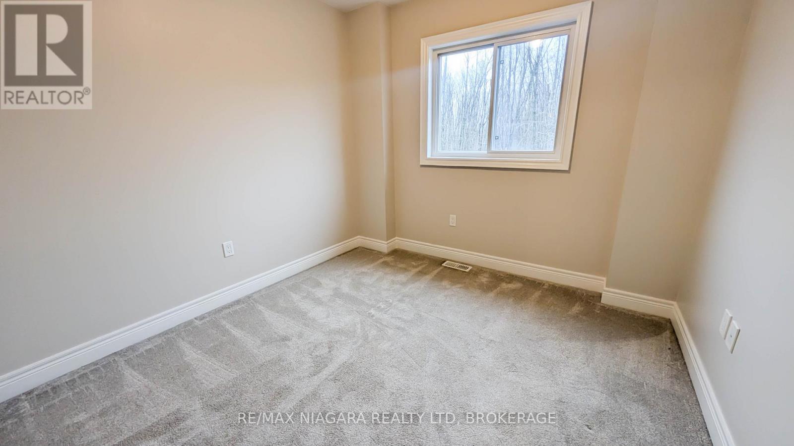 #18 340 PROSPECT POINT ROAD N - 22