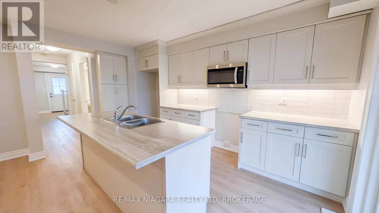 #18 340 PROSPECT POINT ROAD N - 4