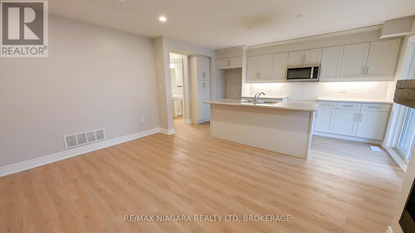 #18 340 PROSPECT POINT ROAD N - 6