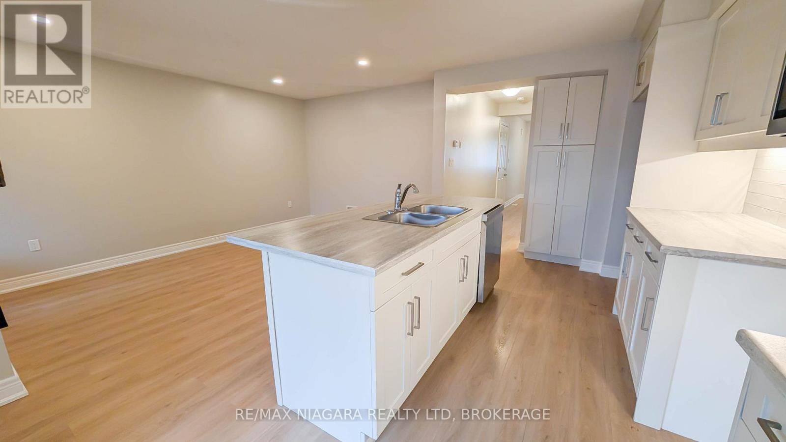 #18 340 PROSPECT POINT ROAD N - 7